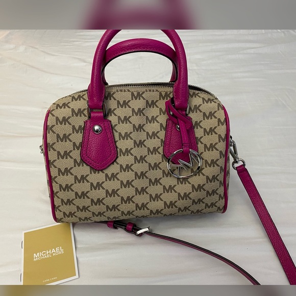 💋NWT Michael Kors Crossbody Bag Fuschia💋 - Picture 1 of 6